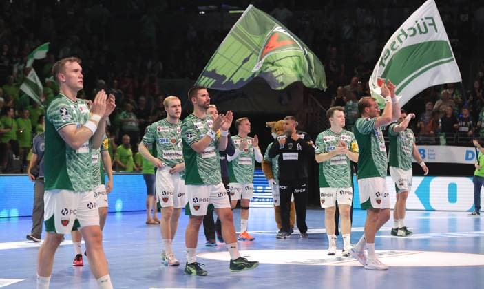 Füchse Mannschaft jubelt nach Spielende Freude Emotion Jubel Handball HBL Bundesliga Herren 5. Spieltag Saison 2025 2026 21.09.2025 Füchse Berlin vs MT Melsungen