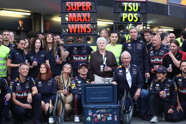 F1 Grand Prix Of Azerbaijan 2025 Max Verstappen of Red Bull Racing, Helmut Marko and Yuki Tsunoda of Red Bull Racing after the Formula 1 Grand Prix of Azerbaijan at Baku City Circuit in Baku, Azerbaijan on September 21, 2025. Baku Azerbaijan  Copyright: xJakubxPorzyckix originalFilename:porzycki-f1grandp250921_npvbU.jpg