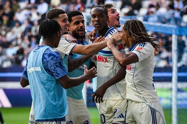 September 21, 2025, Paris, France, France: Emanuel EMEGHA of Strasbourg celebrate his goal with teammates during the Ligue 1 match between Paris FC and RC Strasbourg at Jean-Bouin Stadium on September 21, 2025 in Paris, France. Paris France - ZUMAm308 20250921_zsp_m308_007 Copyright: xMatthieuxMirvillex