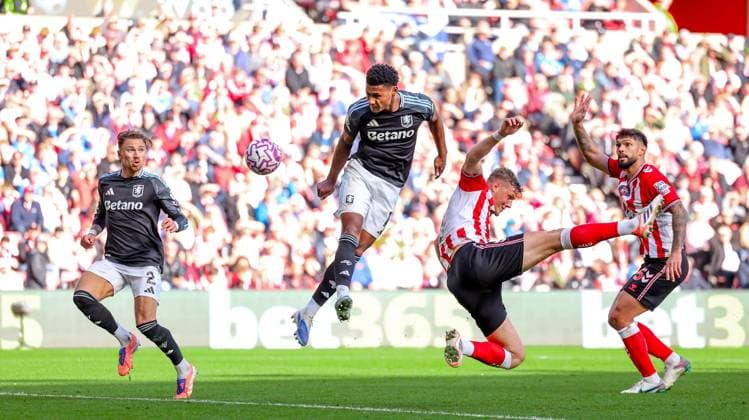 Sunderland v Aston Villa Premier League 21 09 2025. Aston Villa forward Ollie Watkins (11) misses a free header from six yards out during the Premier League match between Sunderland and Aston Villa at the Stadium Of Light, Sunderland, England on 21 September 2025. Editorial use only DataCo restrictions apply See www.football-dataco.com , Copyright: xSimonxDaviesx PSI-22884-0049