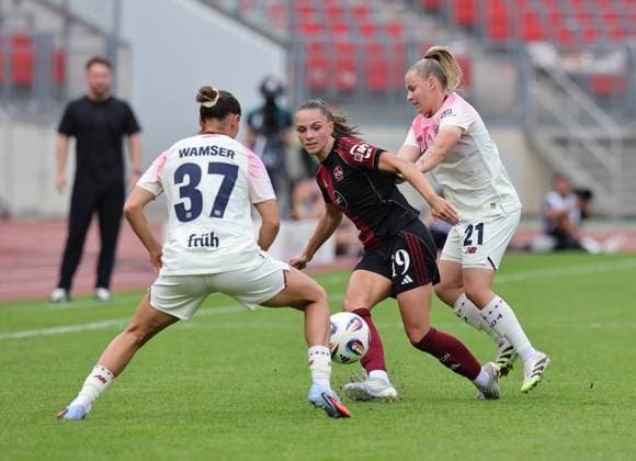 21.09.2025 - Fussball - Saison 2025 2026 - 1. Google Pixel Frauen Bundesliga - 03. Spieltag: 1. FC Nürnberg FCN ( Club Clubfrauen ) - Bayer 04 Leverkusen - Sportfoto Zink DaMa - xdaxma - Carlotta Wamser (37, Bayer 04 Leverkusen ) Sanja Homann (19, 1. FC Nürnberg FCN ) Vanessa Fudalla (21, Bayer 04 Leverkusen )