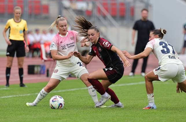 21.09.2025 - Fussball - Saison 2025 2026 - 1. Google Pixel Frauen Bundesliga - 03. Spieltag: 1. FC Nürnberg FCN ( Club Clubfrauen ) - Bayer 04 Leverkusen - Sportfoto Zink DaMa - xdaxma - Vanessa Fudalla (21, Bayer 04 Leverkusen ) Sanja Homann (19, 1. FC Nürnberg FCN ) Carlotta Wamser (37, Bayer 04 Leverkusen )