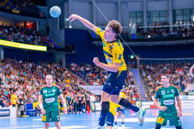 David MorÃ (Rhein-Neckar Löwen, Nr. 15) (v.l.), TSV Hannover-Burgdorf (grün) gegen Rhein-Neckar Löwen (gelb) am 5. Spieltag der Saison 2025 2026 in der DAIKIN Handball-Bundesliga (21.09.2025, ZAG Arena (Hannover, GER), Copyright: xJanxGuentherx xTSVxHannover-Burgdorfx