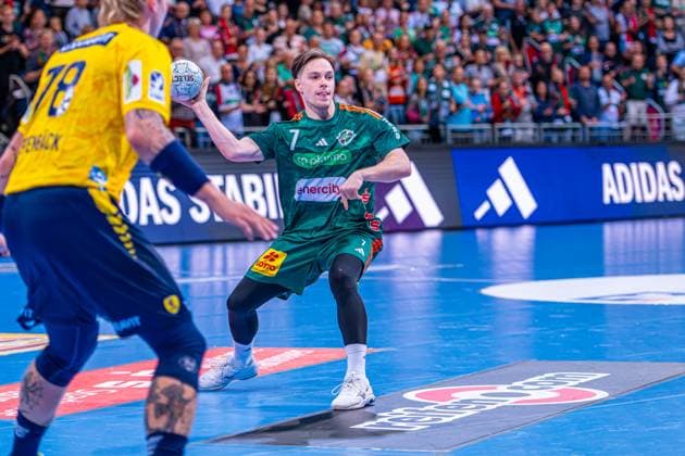 Leif Tissier (TSV Hannover-Burgdorf, Nr. 7) (v.l.), TSV Hannover-Burgdorf (grün) gegen Rhein-Neckar Löwen (gelb) am 5. Spieltag der Saison 2025 2026 in der DAIKIN Handball-Bundesliga (21.09.2025, ZAG Arena (Hannover, GER), Copyright: xJanxGuentherx xTSVxHannover-Burgdorfx