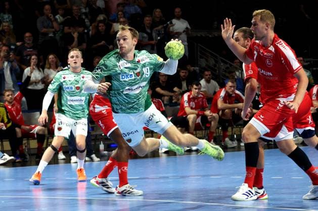 DEU, DHB, 1.HBL, Fuechse Berlin vs. Melsungen, 21.09.2025, Max-Schmeling-Halle, Berlin, DEU, DHB, 1.HBL, Fuechse Berlin vs. Melsungen, im Bild Mathias Gidsel (Fuechse Berlin 19), David Mandic (MT Melsungen 7)
