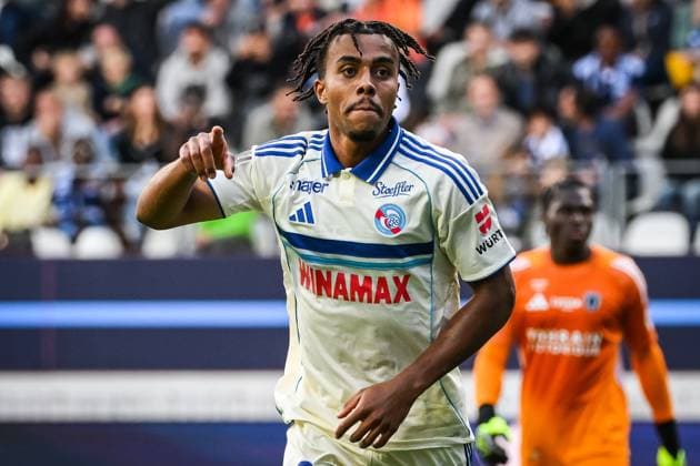 September 21, 2025, Paris, France, France: Guela DOUE of Strasbourg celebrates his goal during the Ligue 1 match between Paris FC and RC Strasbourg at Jean-Bouin Stadium on September 21, 2025 in Paris, France. Paris France - ZUMAm308 20250921_zsp_m308_009 Copyright: xMatthieuxMirvillex