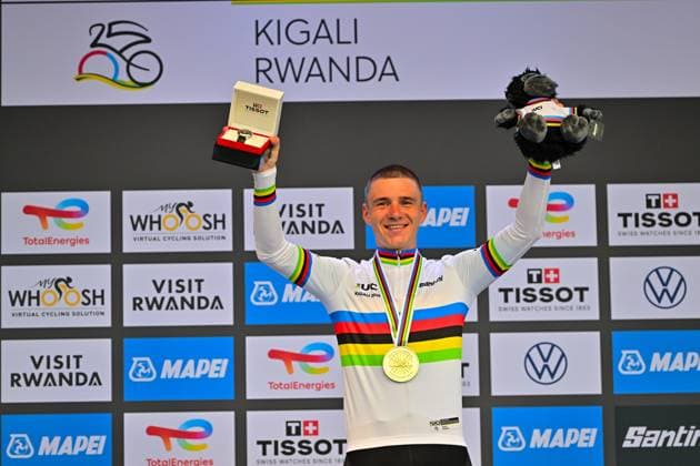 EVENEPOEL Remco Weltmeister Männer Elite ITT Straßen-WM 2025 Ruanda Remco EVENEPOEL (Belgien) gewinnt Einzelzeitfahren Männer Elite Straßen-Weltmeisterschaft im Radsport 2025 vor VINE Jay (Australia) und VAN WILDER Ilan (Belgium) Road World Championships 2025 UCI Cycling WM 40,6 km Kigali, Ruanda, World Championships WE - ITT (WC). 21.09.2025