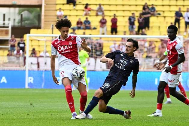 FOOTBALL : MONACO vs METZ - ligue 1 - 21 9 25 Monaco™s midfielder 11 Maghnes Akliouche and Metz™s 21 Benjamin Stambouli during the French L1 2025-2026 season football match between AS Monaco and FC Metz at Louis II stadium of Monaco, south France, on September 21, 2025. MONACOMonaco  Copyright: xfredxDIDES psnewzx
