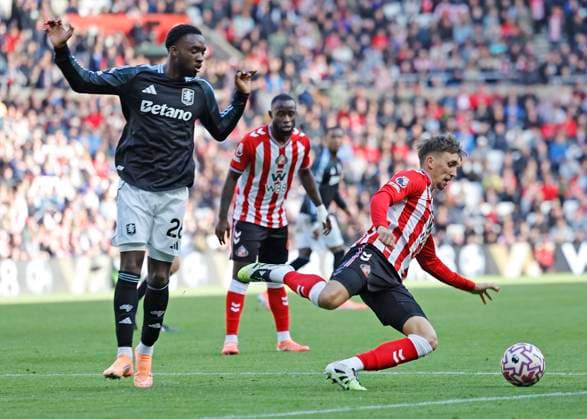 Sunderland v Aston Villa Premier League Trai Hume of Sunderland is fouled by Lamare Bogarde of Aston Villa during the Premier League match at the Stadium Of Light, Sunderland UK Newspapers OUT Copyright: xFredxPalmerx FIL-22264-0149