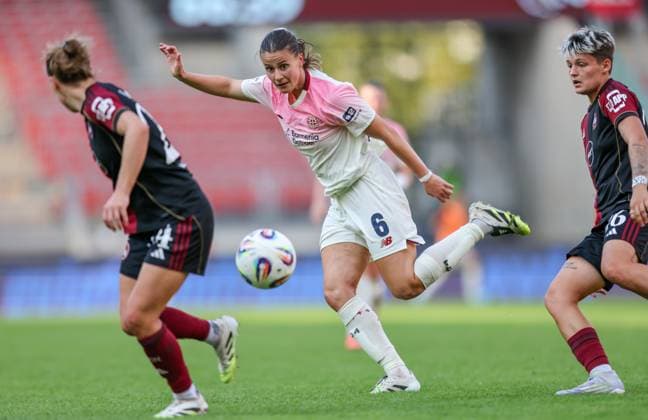 DEU, Nürnberg, FC Nürnberg vs Bayer Leverkusen, Google Pixel Bundesliga, DFB, Saison 2526, Max-Morlock-Stadion, 3. Spieltag, im Bild v.l.n.r: Nastassja Lein (Nürnberg 24), Katharina Piljić (Bayer Leverkusen 6) DFB DFL REGULATIONS PROHIBIT ANY USE OF PHOTOGRAPHS AS IMAGE SEQUENCES AND OR QUASI-VIDEO, 21.09.2025, Copyright: HMBxMedia HendrikxHamelau