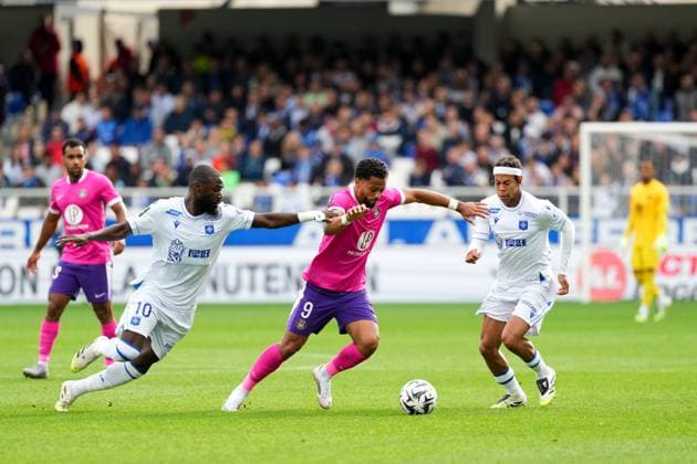 AJ Auxerre v Toulouse FC - Ligue 1 McDonald s 2025 2026 10 Lassine SINAYOKO (aja) - 09 Frank MAGRI (tfc) during the Ligue 1 McDonald s match between Auxerre and Toulouse at Stade Abbe Deschamps on September 21, 2025 in Auxerre, France. Auxerre France  Copyright: xFEPx 776348131