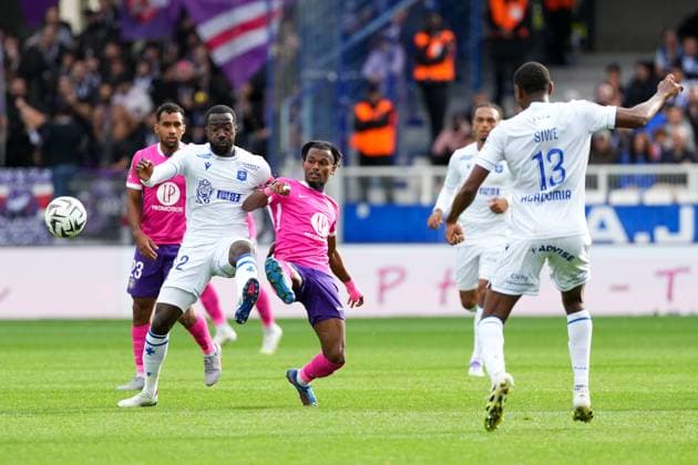 AJ Auxerre v Toulouse FC - Ligue 1 McDonald s 2025 2026 42 Elisha OWUSU (aja) - 10 Yann GBOHO (tfc) during the Ligue 1 McDonald s match between Auxerre and Toulouse at Stade Abbe Deschamps on September 21, 2025 in Auxerre, France. Auxerre France  Copyright: xFEPx 776348131