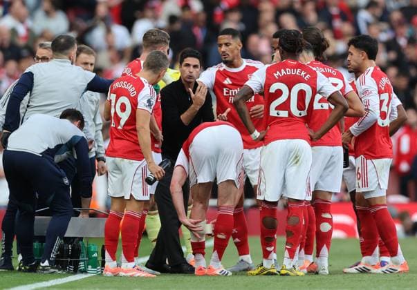 London, England, 21st September 2025. Mikel Arteta manager of Arsenal instructs his players during the Arsenal vs Manchester City Premier League match at the Emirates Stadium, London. Picture credit should read: David Klein Sportimage EDITORIAL USE ONLY. No use with unauthorised audio, video, data, fixture lists, club league logos or live services. Online in-match use limited to 120 images, no video emulation. No use in betting, games or single club league player publications. SPI_023_DK_Arsenal_Man_City SPI-4152-0023