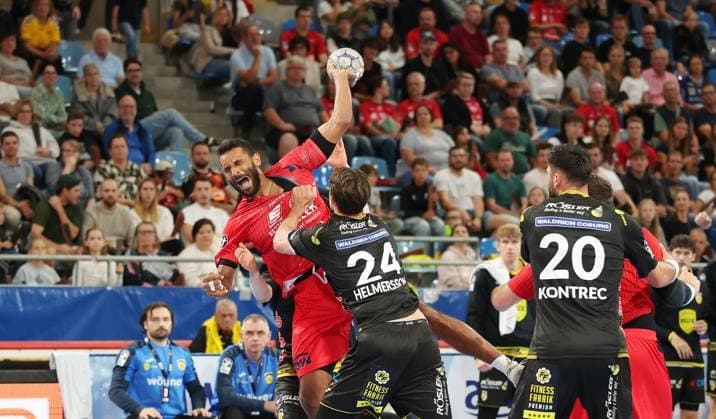 21.09.2025, Deutschland, Bietigheim, Handball 2. Bundesliga, SG BBM Bietigheim vs. HSC 2000 Coburg, v.l. Djibril M Bengue (BBM), Mikal Helmersson (HSC)