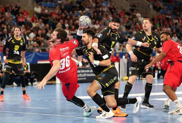21.09.2025, Deutschland, Bietigheim, Handball 2. Bundesliga, SG BBM Bietigheim vs. HSC 2000 Coburg, Jonathan Fischer (BBM)