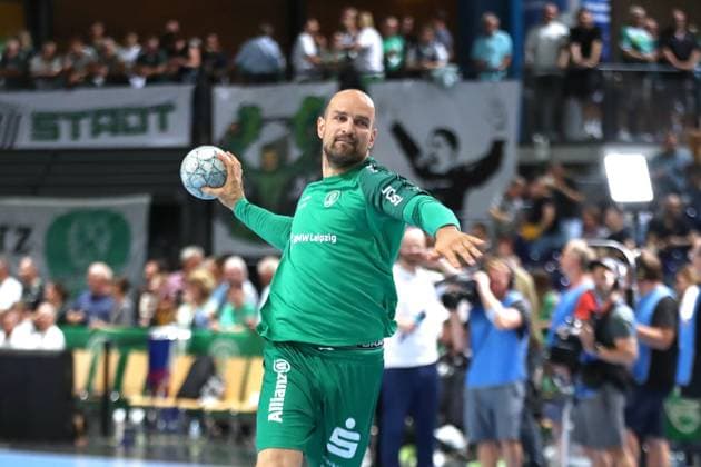 Handball DAIKIN HBL: SC DHfK Leipzig vs. THW Kiel; 21.09.2025 Thomas Oehlrich (10, SC DHfK Leipzig) ist zurück. Handball, DAIKIN HBL, 1. Bundesliga, Saison 2025 2026, 5. Spieltag: SC DHfK Leipzig vs. THW Kiel am 21.09.2025 in der Quarterback Immobilien Arena Leipzig. Copyright: xBEAUTIFULxSPORTS JanxKaeferx