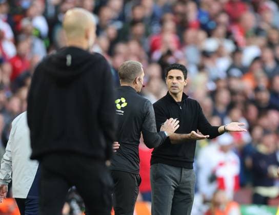 London, England, 21st September 2025. Mikel Arteta manager of Arsenal complains to the fourth official during the Arsenal vs Manchester City Premier League match at the Emirates Stadium, London. Picture credit should read: David Klein Sportimage EDITORIAL USE ONLY. No use with unauthorised audio, video, data, fixture lists, club league logos or live services. Online in-match use limited to 120 images, no video emulation. No use in betting, games or single club league player publications. SPI_032_DK_Arsenal_Man_City SPI-4152-0031