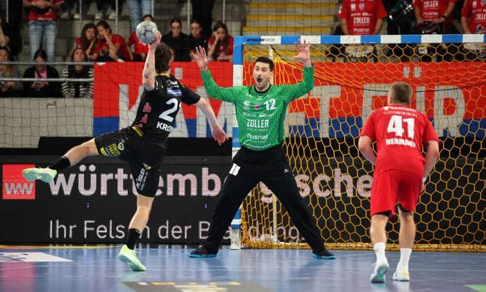 21.09.2025, Deutschland, Bietigheim, Handball 2. Bundesliga, SG BBM Bietigheim vs. HSC 2000 Coburg, v.l. Jannes Krone (HSC), Martin Tomovski (BBM)