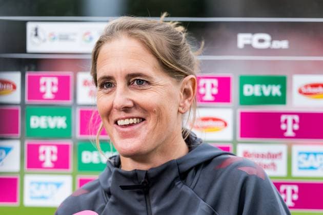 Google Pixel Frauen-Bundesliga, 1. FC Köln - VfL Wolfsburg; 21.09.2025 Britta Carlson (Trainerin 1. FC Köln) im Magenta Interview Google Pixel Frauen-Bundesliga, 1. FC Köln - VfL Wolfsburg Köln, Franz-Kremer-Stadion am 21.09.2025 DFB REGULATIONS PROHIBIT ANY USE OF PHOTOGRAPHS AS IMAGE SEQUENCES AND OR QUASI-VIDEO. Copyright: xBEAUTIFULxSPORTS Wunderlx