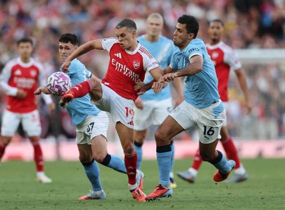 London, England, 21st September 2025. Leandro Trossard of Arsenal and Rodri of Manchester City during the Arsenal vs Manchester City Premier League match at the Emirates Stadium, London. Picture credit should read: David Klein Sportimage EDITORIAL USE ONLY. No use with unauthorised audio, video, data, fixture lists, club league logos or live services. Online in-match use limited to 120 images, no video emulation. No use in betting, games or single club league player publications. SPI_040_DK_Arsenal_Man_City SPI-4152-0038