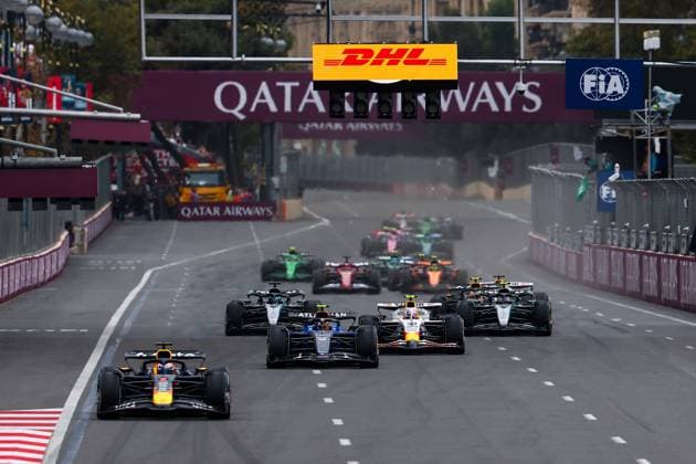 F1 - AZERBAIJAN GRAND PRIX 2025 Re-Start after the SC during the 2025 Formula 1 Qatar Airways Azerbaijan Grand Prix, 17th round of the 2025 FIA Formula One World Championship, WM, Weltmeisterschaft from September 19 to 21, 2025 on the Baku City Circuit, in Baku, Azerbaijan - BakuAzerbaijan  Copyright: xEricxAlonsox