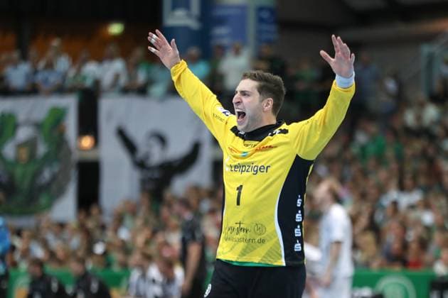 Handball DAIKIN HBL: SC DHfK Leipzig vs. THW Kiel; 21.09.2025 Torwart Domenico Ebner (1, SC DHfK Leipzig) jubelt. Emotionen. Handball, DAIKIN HBL, 1. Bundesliga, Saison 2025 2026, 5. Spieltag: SC DHfK Leipzig vs. THW Kiel am 21.09.2025 in der Quarterback Immobilien Arena Leipzig. Copyright: xBEAUTIFULxSPORTS JanxKaeferx