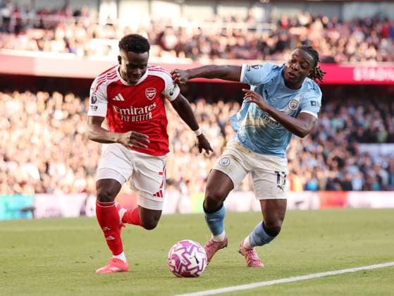 London, England, 21st September 2025. Bukayo Saka of Arsenal tussles with Jeremy Doku of Manchester City during the Arsenal vs Manchester City Premier League match at the Emirates Stadium, London. Picture credit should read: David Klein Sportimage EDITORIAL USE ONLY. No use with unauthorised audio, video, data, fixture lists, club league logos or live services. Online in-match use limited to 120 images, no video emulation. No use in betting, games or single club league player publications. SPI_049_DK_Arsenal_Man_City SPI-4152-0051