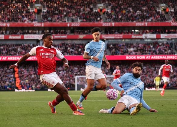 London, England, 21st September 2025. Jurrien Timber of Arsenal is blocked by JoÅ¡ko Gvardiol of Manchester City during the Arsenal vs Manchester City Premier League match at the Emirates Stadium, London. Picture credit should read: David Klein Sportimage EDITORIAL USE ONLY. No use with unauthorised audio, video, data, fixture lists, club league logos or live services. Online in-match use limited to 120 images, no video emulation. No use in betting, games or single club league player publications. SPI_056_DK_Arsenal_Man_City SPI-4152-0056