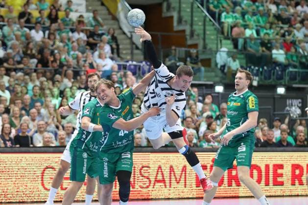 21.09.2025, xtgx, Handball - Daikin HBL, SC DHfK Leipzig - THW Kiel emspor, v.l. Elias Ellefsen a Skipagotu (Kiel, 71) wirft Tor, Torschuetze, erzielt Tor, Treffer, scores the goal Leipzig