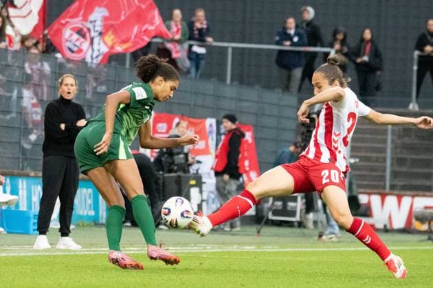 Cora Zicai (28 VfL Wolfsburg) and Sylwia Matysik (20 1. FC Köln) during the Google Pixel Frauen-Bundesliga between 1. FC Köln v. VfL Wolfsburg and VfL Wolfsburg at Franz-Kremer-Stadion in Cologne, Germany. Copyright: xQianruxZhang SPPx Sportspressphoto_SPR30022