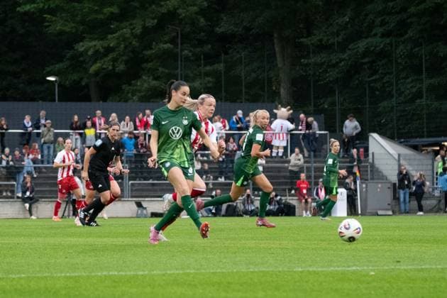 Caitlin Dijkstra (3 VfL Wolfsburg) during the Google Pixel Frauen-Bundesliga between 1. FC Köln v. VfL Wolfsburg and VfL Wolfsburg at Franz-Kremer-Stadion in Cologne, Germany. Copyright: xQianruxZhang SPPx Sportspressphoto_SPR30024