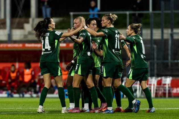 Google Pixel Frauen-Bundesliga, 1. FC Köln - VfL Wolfsburg; 21.09.2025 Jubel zum 1:1 durch Lineth Beerensteyn (VfL Wolfsburg, 9) Google Pixel Frauen-Bundesliga, 1. FC Köln - VfL Wolfsburg Köln, Franz-Kremer-Stadion am 21.09.2025 DFB REGULATIONS PROHIBIT ANY USE OF PHOTOGRAPHS AS IMAGE SEQUENCES AND OR QUASI-VIDEO. Copyright: xBEAUTIFULxSPORTS Wunderlx