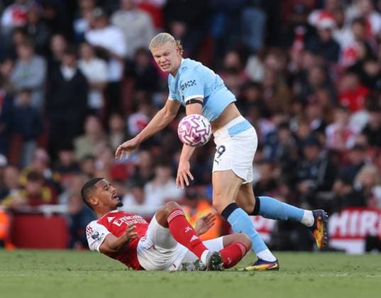 London, England, 21st September 2025. Erling Haaland of Manchester City and William Saliba of Arsenal during the Arsenal vs Manchester City Premier League match at the Emirates Stadium, London. Picture credit should read: David Klein Sportimage EDITORIAL USE ONLY. No use with unauthorised audio, video, data, fixture lists, club league logos or live services. Online in-match use limited to 120 images, no video emulation. No use in betting, games or single club league player publications. SPI_061_DK_Arsenal_Man_City SPI-4152-0063