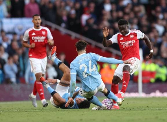 London, England, 21st September 2025. Nico O™Reilly of Manchester City goes down injured which led to him leaving the game a few minutes later during the Arsenal vs Manchester City Premier League match at the Emirates Stadium, London. Picture credit should read: David Klein Sportimage EDITORIAL USE ONLY. No use with unauthorised audio, video, data, fixture lists, club league logos or live services. Online in-match use limited to 120 images, no video emulation. No use in betting, games or single club league player publications. SPI_069_DK_Arsenal_Man_City SPI-4152-0069