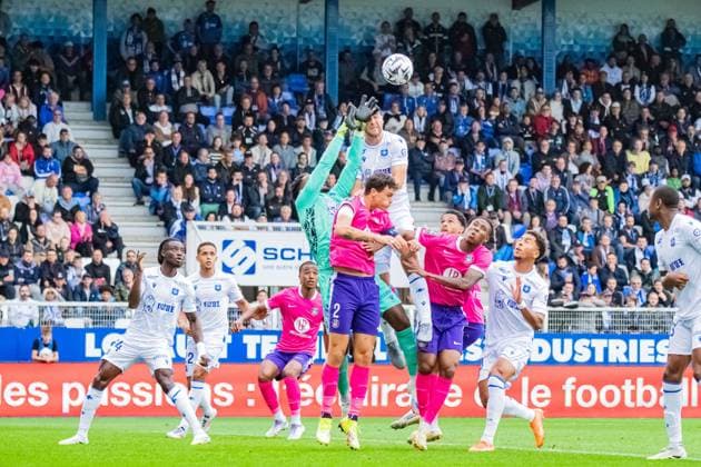 FOOTBALL : AJ Auxerre vs Toulouse FC - Ligue 1 - JournÃ e 5 - 21 09 2025 Donovan LÃ on (AJ Auxerre) Rasmus Nicolaisen (Toulouse FC) AuxerreFrance  Copyright: xBaptistexAutissierx