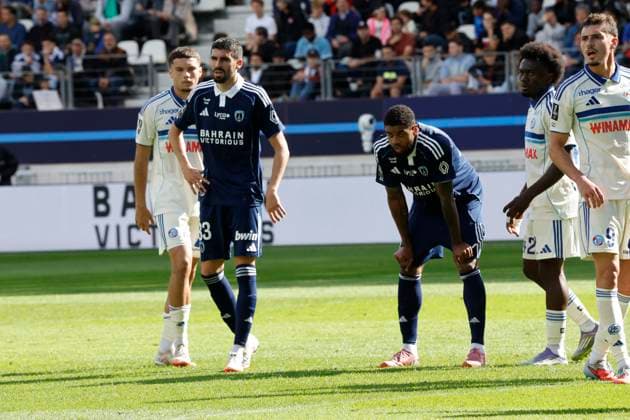 French League One - PFC vs Strasbourg PFC’s Pierre Lees-Melou and Willem Geubbels during the 2025-26 French soccer League One game, PFC vs Strasbourg In Jean-Bouin Stadium, in Paris, France on September 21, 2025. Photo by Henri Szwarc ABACAPRESS.COM Paris France  Copyright: xSzwarcxHenri ABACAx
