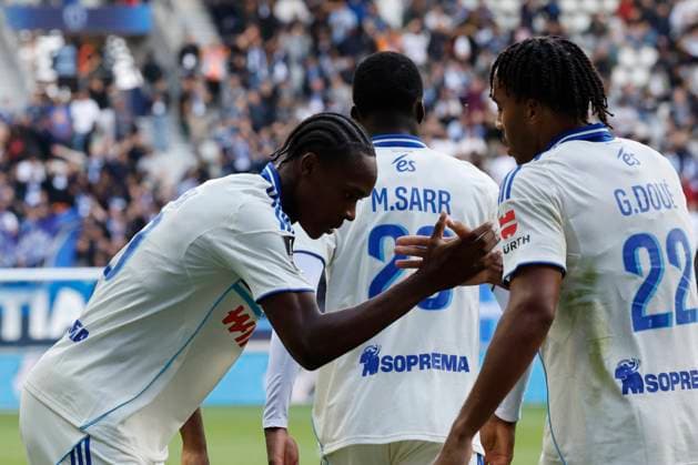 French League One - PFC vs Strasbourg Strasbourg’s Guela Doue and Emmanuel Emegha celebrating after scoring the 2-0 goal during the 2025-26 French soccer League One game, PFC vs Strasbourg In Jean-Bouin Stadium, in Paris, France on September 21, 2025. Photo by Henri Szwarc ABACAPRESS.COM Paris France  Copyright: xSzwarcxHenri ABACAx