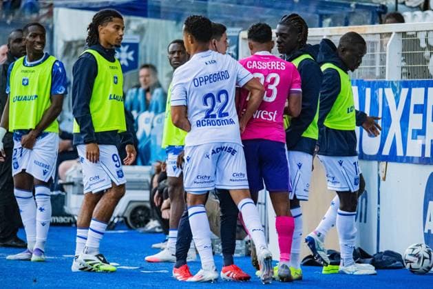 FOOTBALL : AJ Auxerre vs Toulouse FC - Ligue 1 - JournÃ e 5 - 21 09 2025 Cristian Casseres Jr. (Toulouse FC) Fredrik Oppegard (AJ Auxerre) AuxerreFrance  Copyright: xBaptistexAutissierx