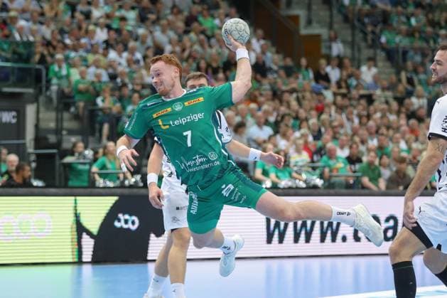 21.09.2025, xtgx, Handball - Daikin HBL, SC DHfK Leipzig - THW Kiel emspor, v.l. Tomas Piroch (Leipzig, 7) wirft Tor, Torschuetze, erzielt Tor, Treffer, scores the goal Leipzig