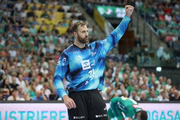 21.09.2025, xtgx, Handball - Daikin HBL, SC DHfK Leipzig - THW Kiel emspor, v.l. Andreas Wolff (Kiel, 33) Jubelt ueber gehaltenen Ball, abgewehrt, gehalten, Torhueter Leipzig