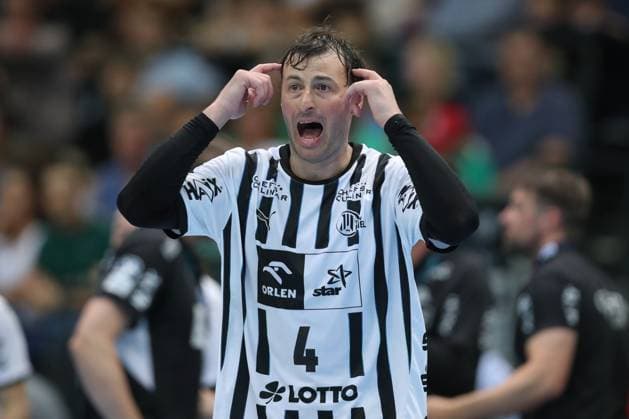 21.09.2025, xtgx, Handball - Daikin HBL, SC DHfK Leipzig - THW Kiel emspor, v.l. Domagoj Duvnjak (Kiel, 4) gibt Anweisungen, gestikuliert mit den Armen, gesticulate, gives instructions Leipzig