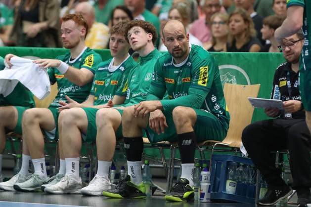 21.09.2025, xtgx, Handball - Daikin HBL, SC DHfK Leipzig - THW Kiel emspor, v.l. Thomas Oehlrich (Leipzig, 10) enttaeuscht, schaut enttaeuscht, niedergeschlagen, disappointed Leipzig