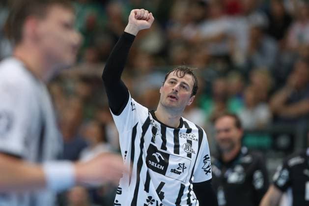 21.09.2025, xtgx, Handball - Daikin HBL, SC DHfK Leipzig - THW Kiel emspor, v.l. Domagoj Duvnjak (Kiel, 4) jubel, Torjubel, jubelt ueber das Tor, celebrate the goal, celebration Leipzig