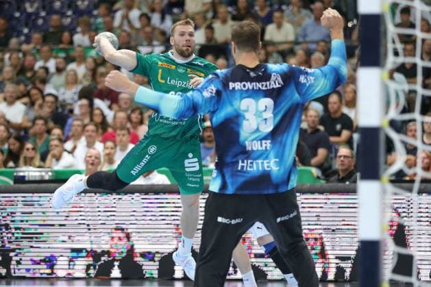 21.09.2025, xtgx, Handball - Daikin HBL, SC DHfK Leipzig - THW Kiel emspor, v.l. William Bogojevic (Leipzig, 20) wirft Tor, Torschuetze, erzielt Tor, Treffer, scores the goal Leipzig