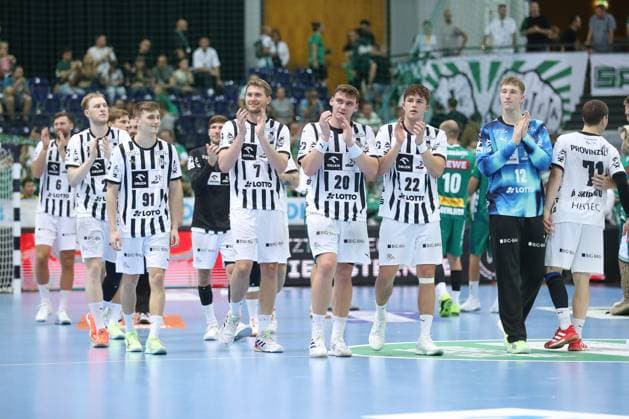 21.09.2025, xtgx, Handball - Daikin HBL, SC DHfK Leipzig - THW Kiel emspor, v.l. Kiel Jubel ueber den Sieg, Jubel nach Spielende Leipzig