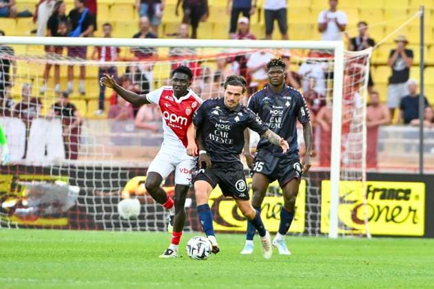 FOOTBALL : MONACO vs METZ - ligue 1 - 21 9 25 Monaco™s midfielder 15 Lamine Camara and Metz™s 20 Jessy Deminguet during the French L1 2025-2026 season football match between AS Monaco and FC Metz at Louis II stadium of Monaco, south France, on September 21, 2025. MONACOMonaco  Copyright: xfredxDIDES psnewzx