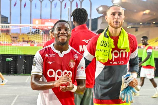 FOOTBALL : MONACO vs METZ - ligue 1 - 21 9 25 Monaco™s midfielder 17 Stanis Idumbo and Monaco™s goalkeeper 50 Yann Lienard during the French L1 2025-2026 season football match between AS Monaco and FC Metz at Louis II stadium of Monaco, south France, on September 21, 2025. MONACOMonaco  Copyright: xfredxDIDES psnewzx