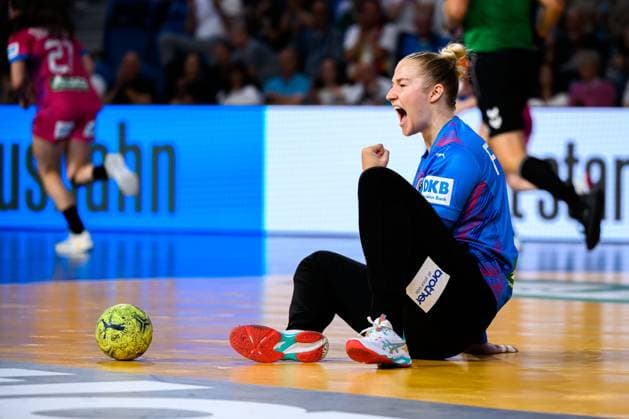Krefeld: Handball Frauen Laenderspiel - Deutschland - Niederlande Torhueterin Katharina Filter (Deutschland) Jubel Freude Emotion Krefeld Yayla Arena Deutschland