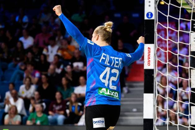 Krefeld: Handball Frauen Laenderspiel - Deutschland - Niederlande Torhueterin Katharina Filter (Deutschland) Jubel Freude Emotion Krefeld Yayla Arena Deutschland