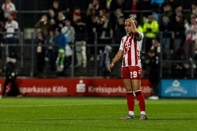 Google Pixel Frauen-Bundesliga, 1. FC Köln - VfL Wolfsburg; 21.09.2025 Vanessa Leimenstoll (1. FC Köln, 29) frustriert, niedergeschlagen nach der Last Minute Niederlage Google Pixel Frauen-Bundesliga, 1. FC Köln - VfL Wolfsburg Köln, Franz-Kremer-Stadion am 21.09.2025 DFB REGULATIONS PROHIBIT ANY USE OF PHOTOGRAPHS AS IMAGE SEQUENCES AND OR QUASI-VIDEO. Copyright: xBEAUTIFULxSPORTS Wunderlx